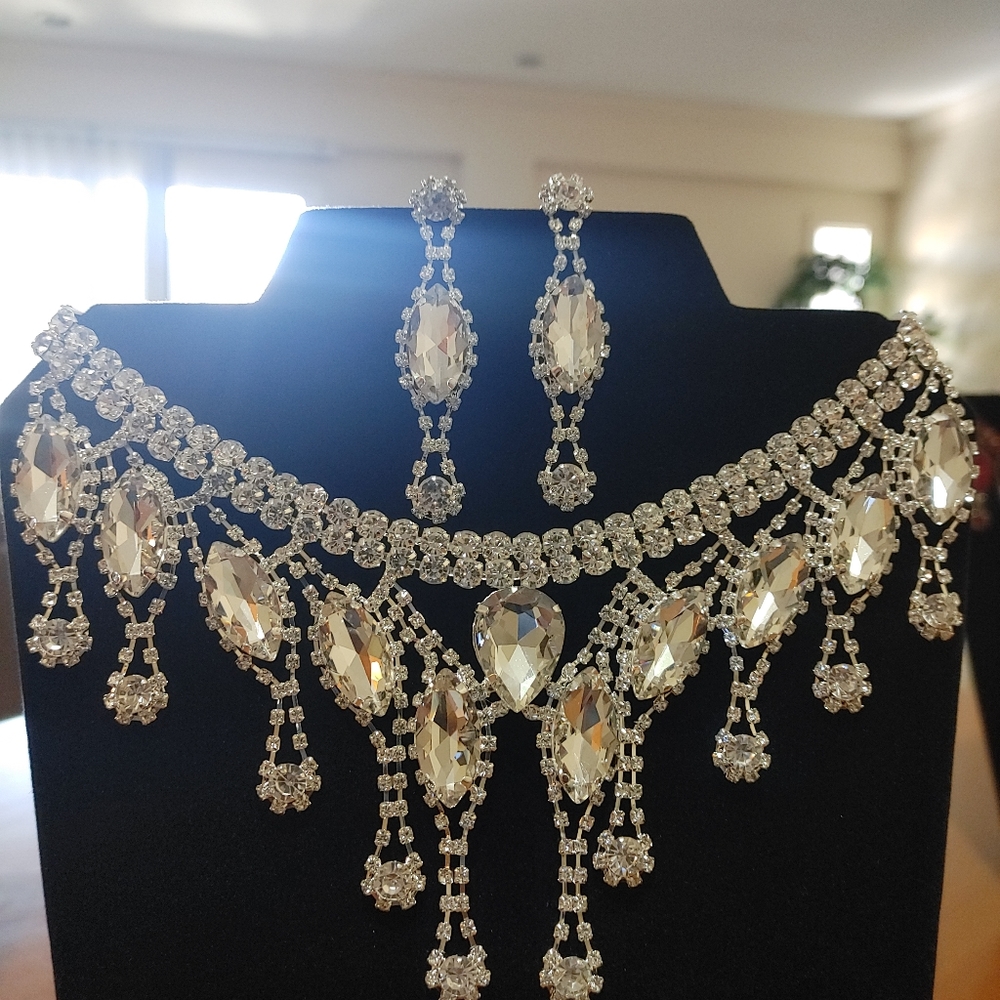 Crystal Drop Rhinestone Necklace Set - Picture 7 of 9